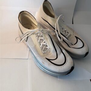 Nike White and Black Athletic Shoes Streakfly men’s 9.5